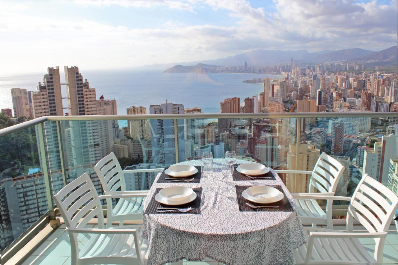 Skyline 26 Stunning Sea Views From A 2-Bedroom Apartment On The 26Th Floor เบนิดอร์ม ภายนอก รูปภาพ