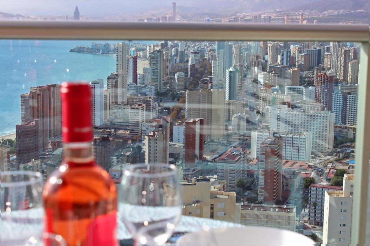 Skyline 26 Stunning Sea Views From A 2-Bedroom Apartment On The 26Th Floor เบนิดอร์ม ภายนอก รูปภาพ