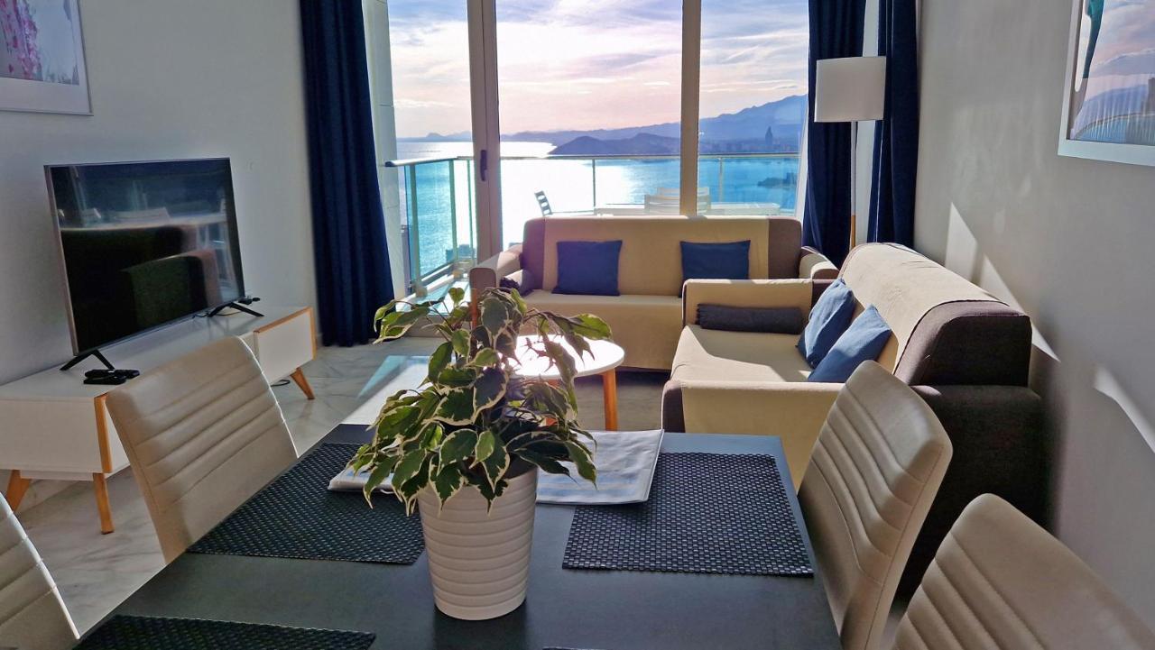 Skyline 26 Stunning Sea Views From A 2-Bedroom Apartment On The 26Th Floor เบนิดอร์ม ภายนอก รูปภาพ